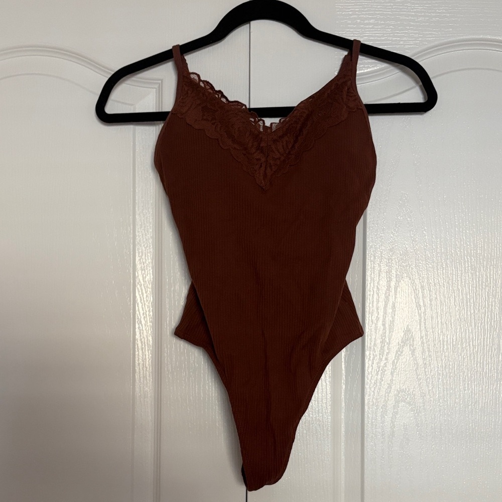 Lace-Trim Ribbed Thong Bodysuit in Rich Brown